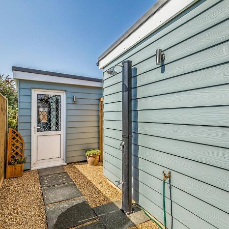 Pass The Keys Charming Chalet A Stones Throw From The Beach Chichester Extérieur photo