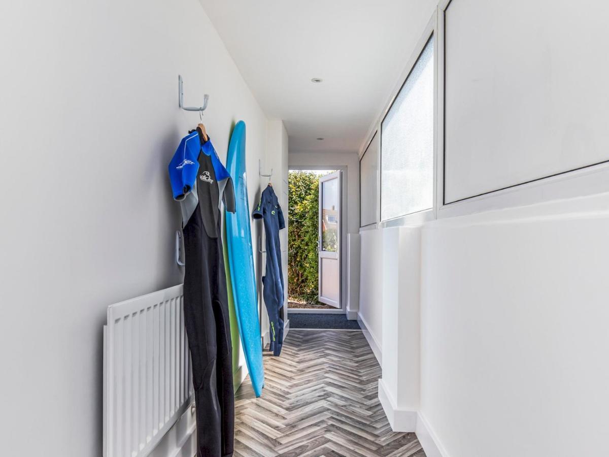 Pass The Keys Charming Chalet A Stones Throw From The Beach Chichester Extérieur photo