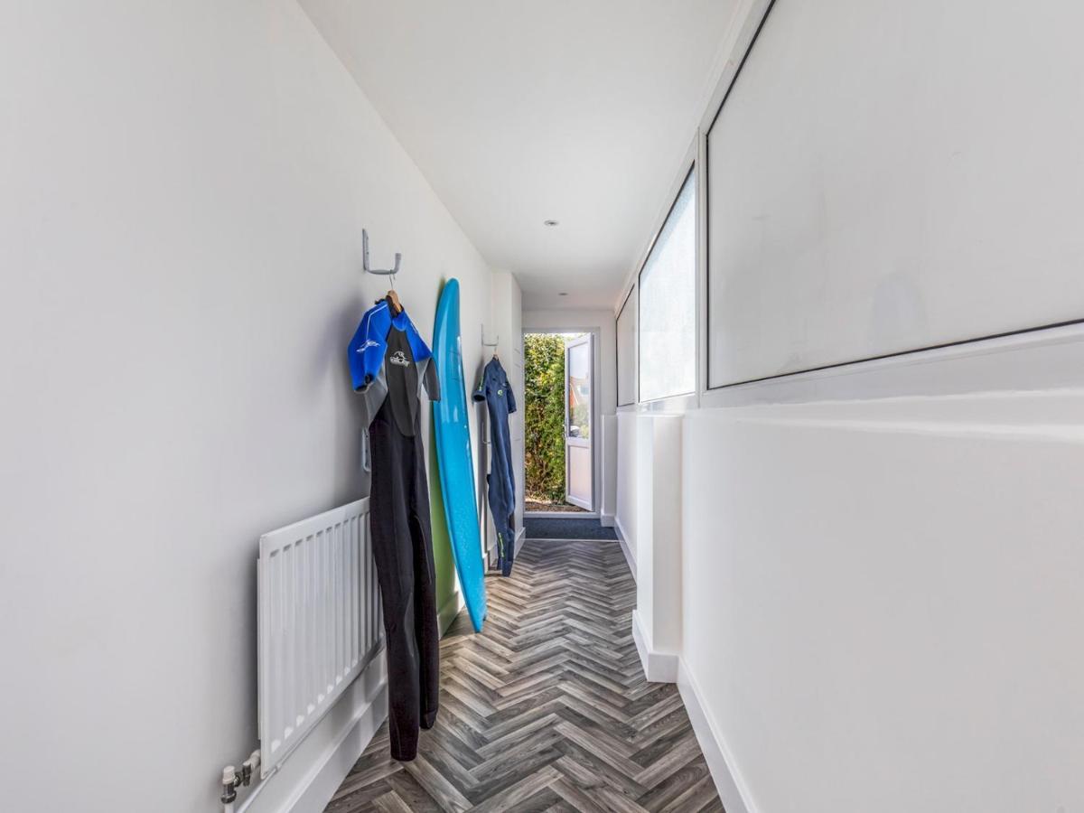 Pass The Keys Charming Chalet A Stones Throw From The Beach Chichester Extérieur photo