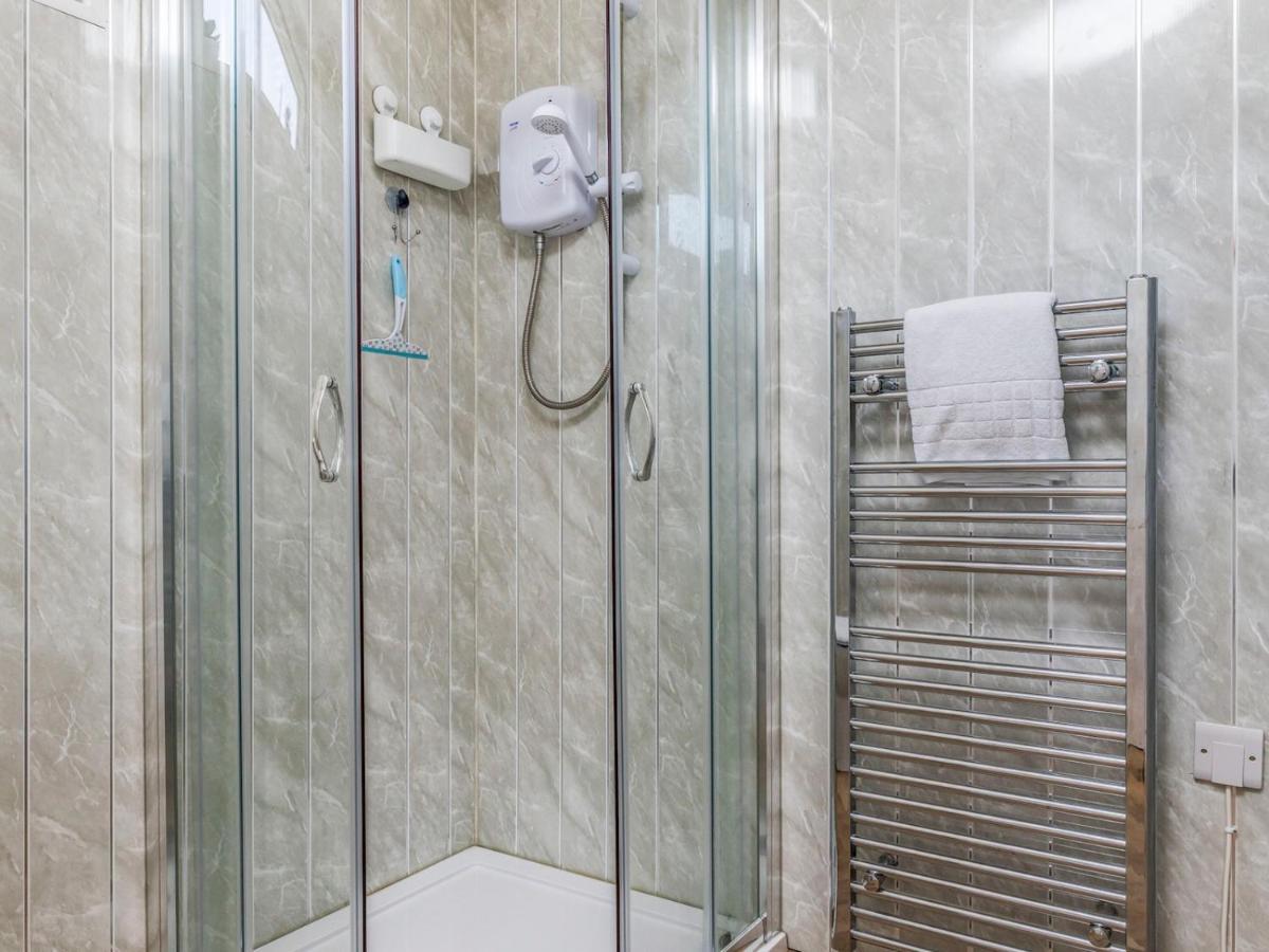 Pass The Keys Charming Chalet A Stones Throw From The Beach Chichester Extérieur photo
