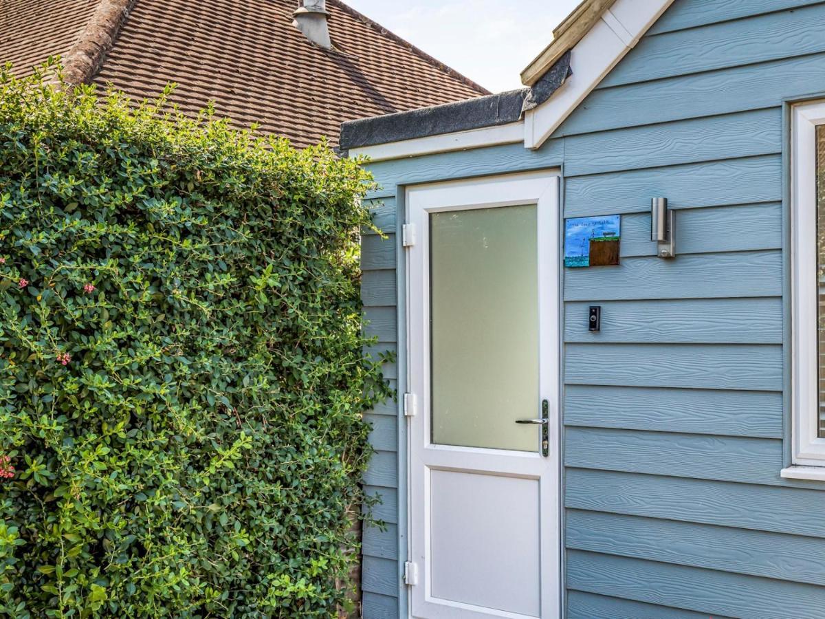 Pass The Keys Charming Chalet A Stones Throw From The Beach Chichester Extérieur photo